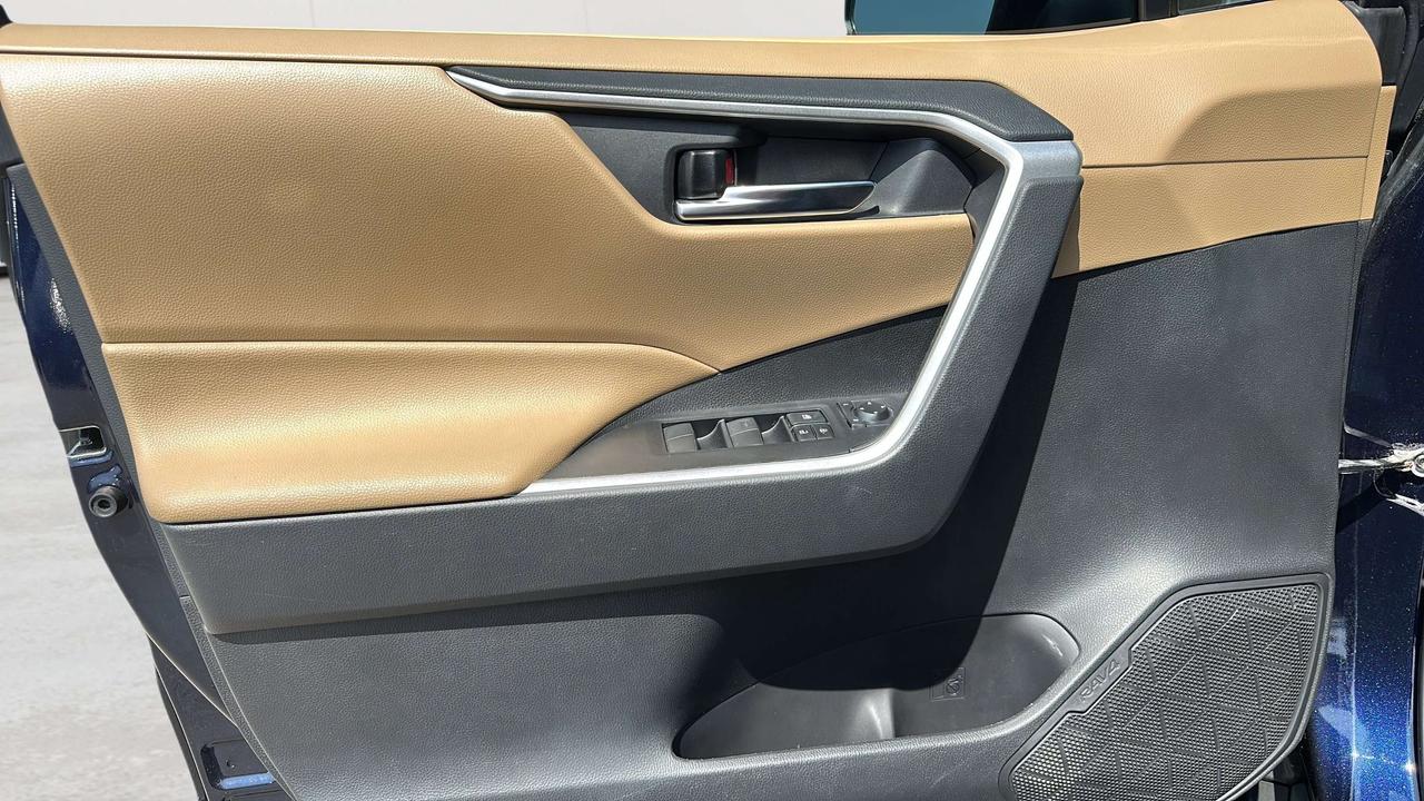 2021 Toyota RAV4 XLE Photo