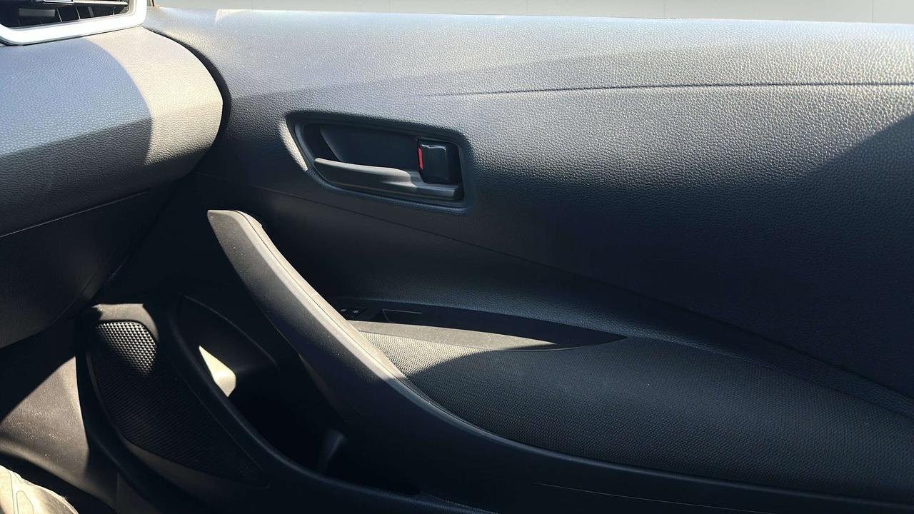 2025 Toyota Corolla LE Photo