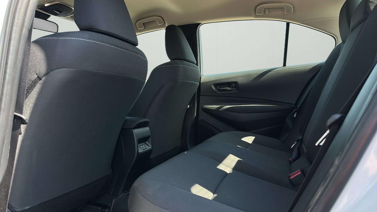 2025 Toyota Corolla LE Photo