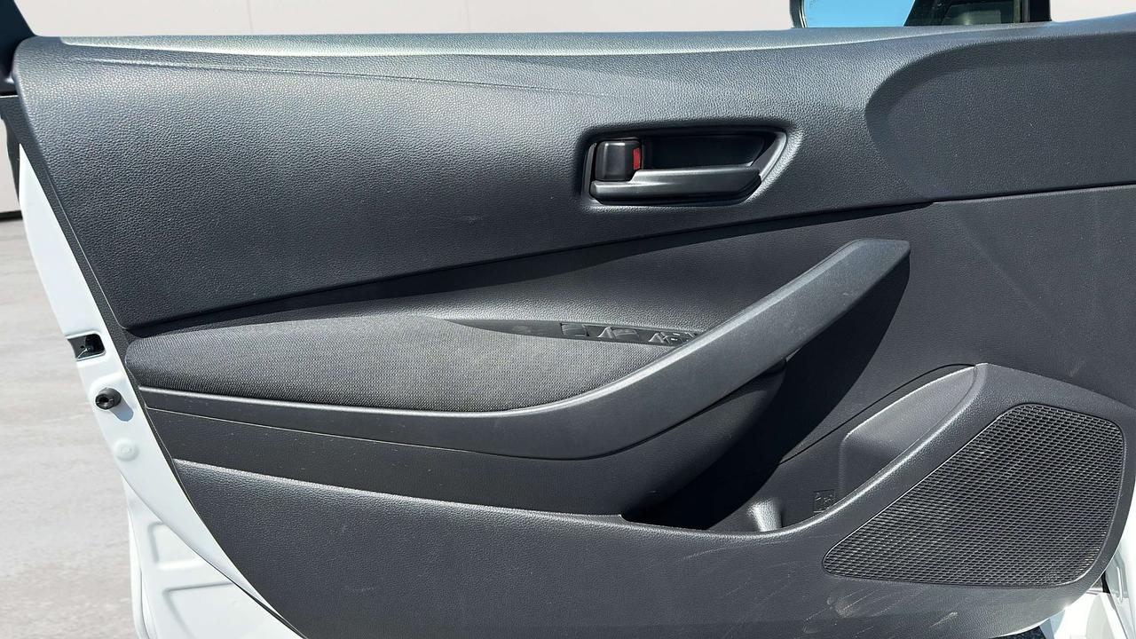 2025 Toyota Corolla LE Photo