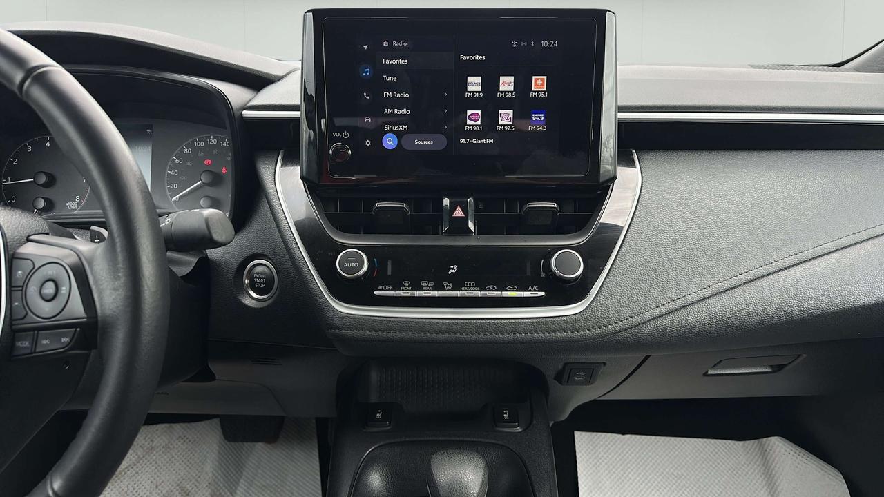 2025 Toyota Corolla SE Photo