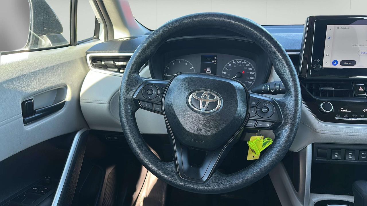 2025 Toyota Corolla Cross L Photo