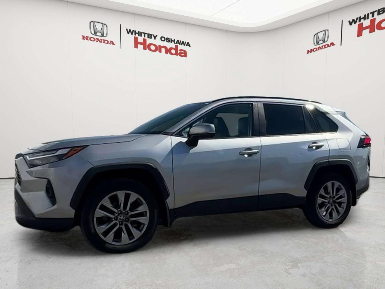 2023 Toyota RAV4 XLE Photo5