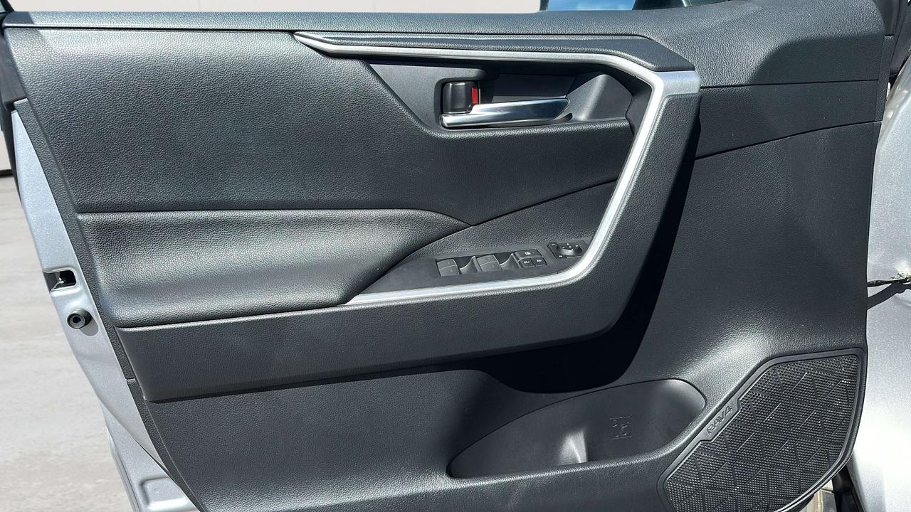 2024 Toyota RAV4 Prime SE Photo