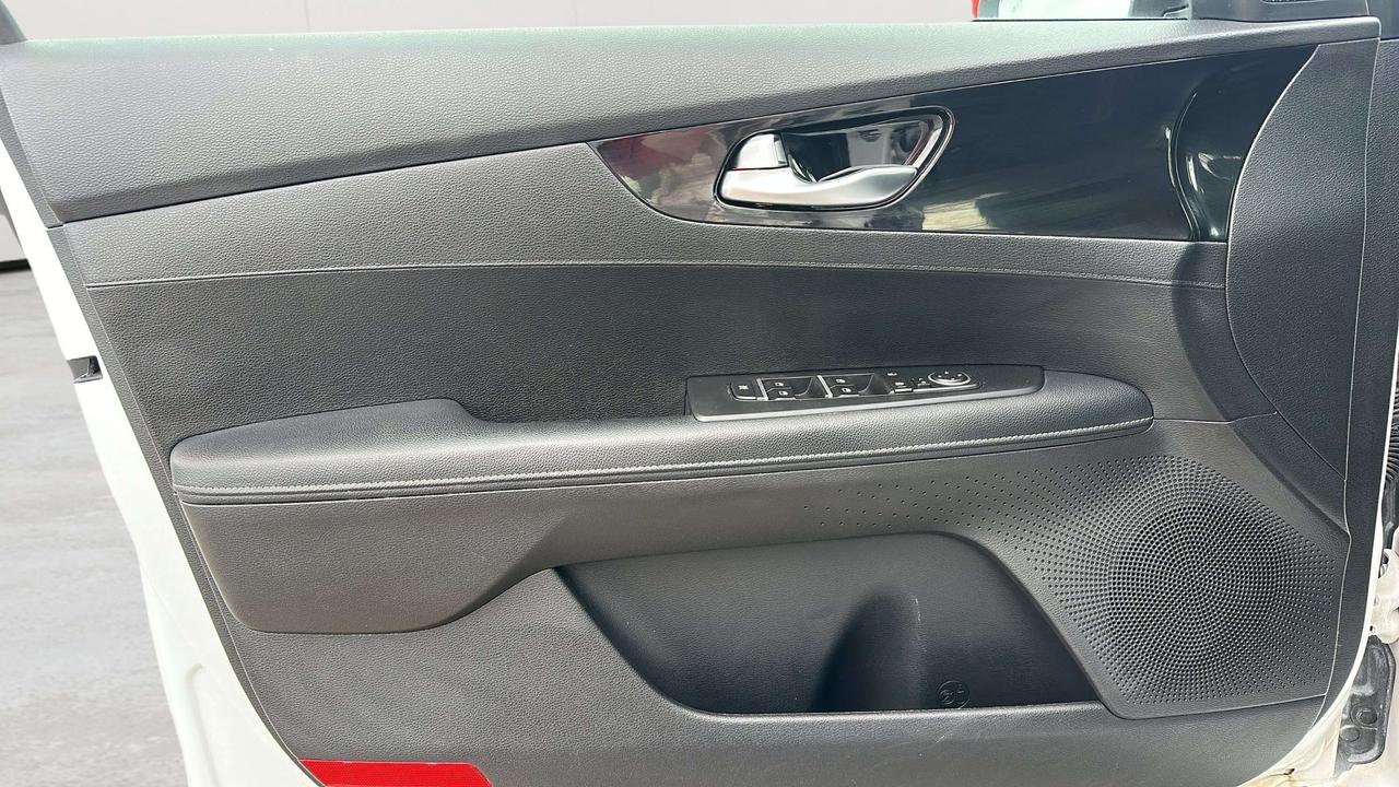 2022 Kia Forte EX Photo