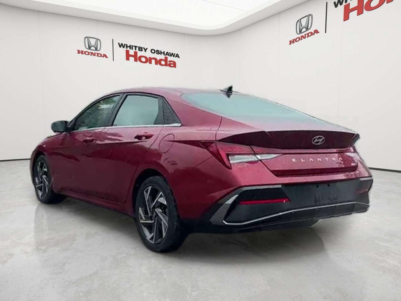 2024 Hyundai Elantra Luxury DCT Photo4