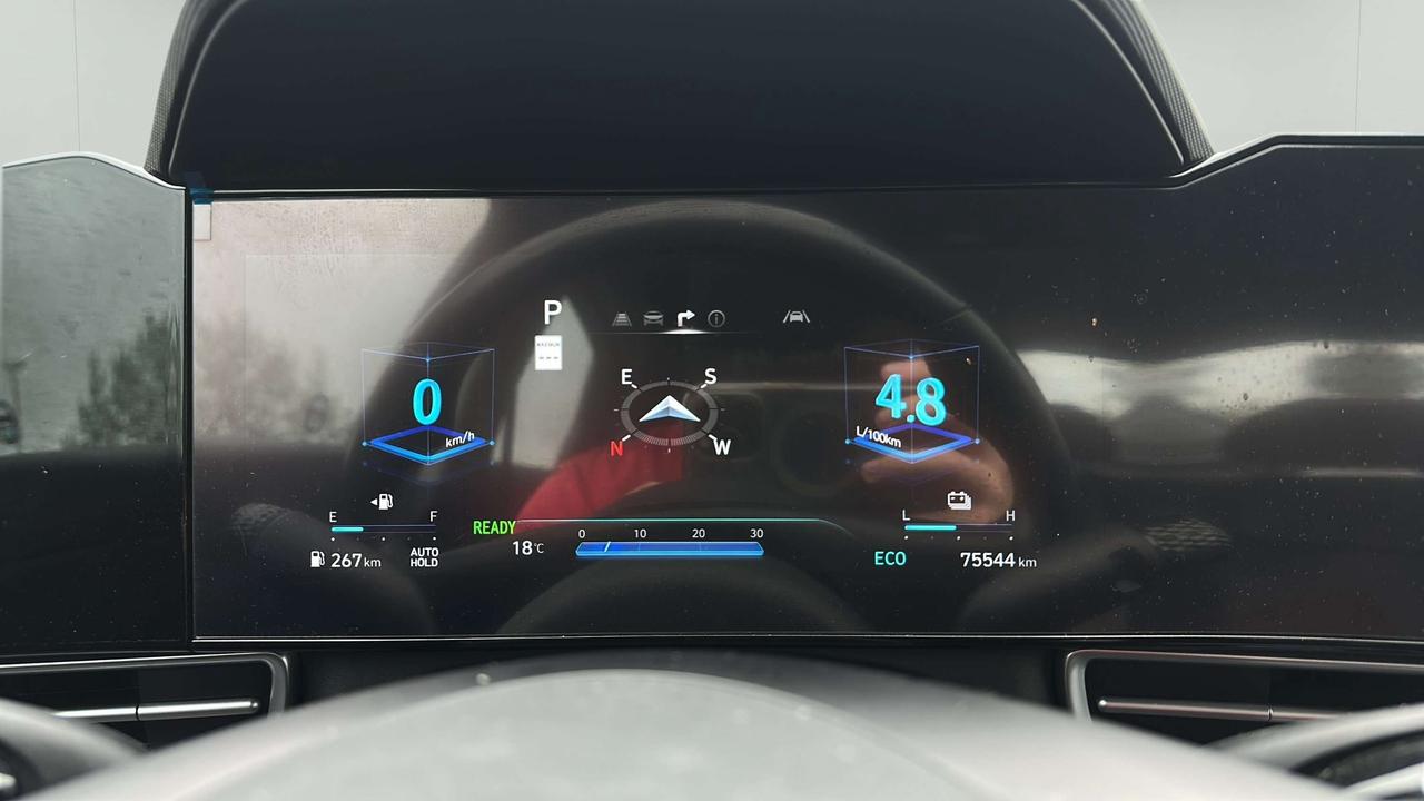 2024 Hyundai Elantra Luxury DCT Photo