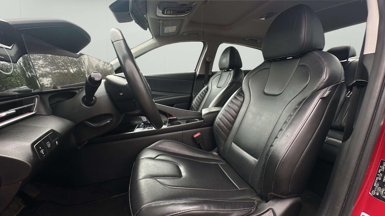 2024 Hyundai Elantra Luxury DCT Photo