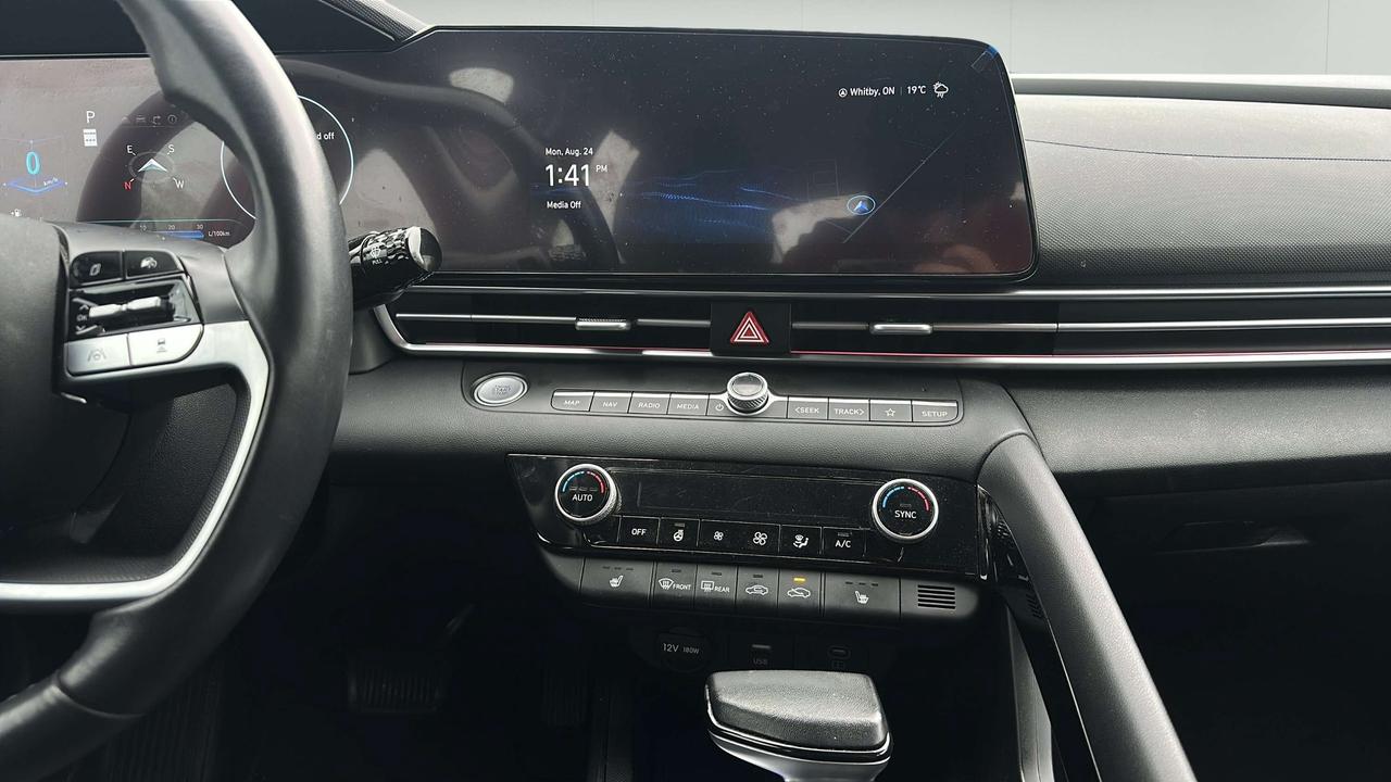 2024 Hyundai Elantra Luxury DCT Photo