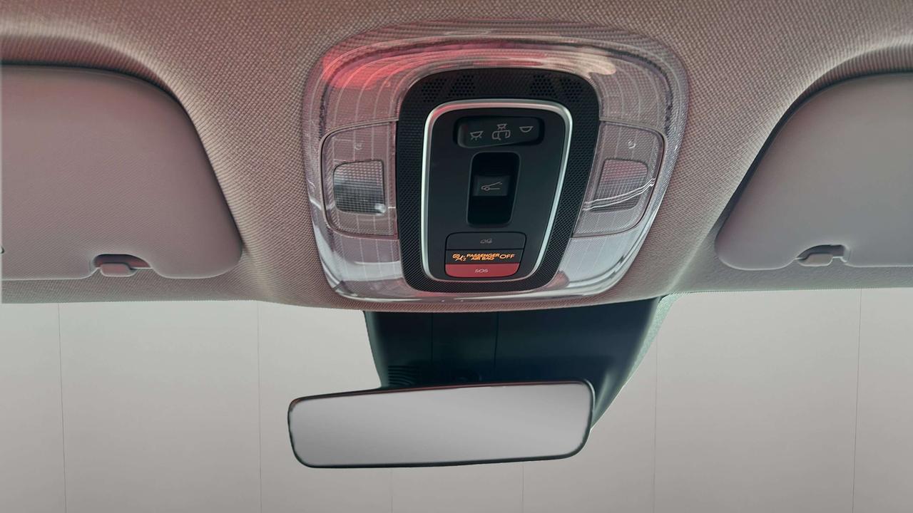 2024 Hyundai Elantra Luxury DCT Photo