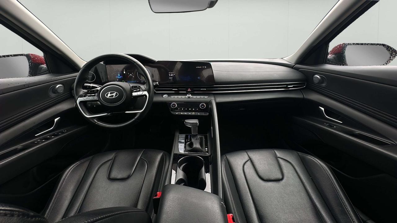 2024 Hyundai Elantra Luxury DCT Photo