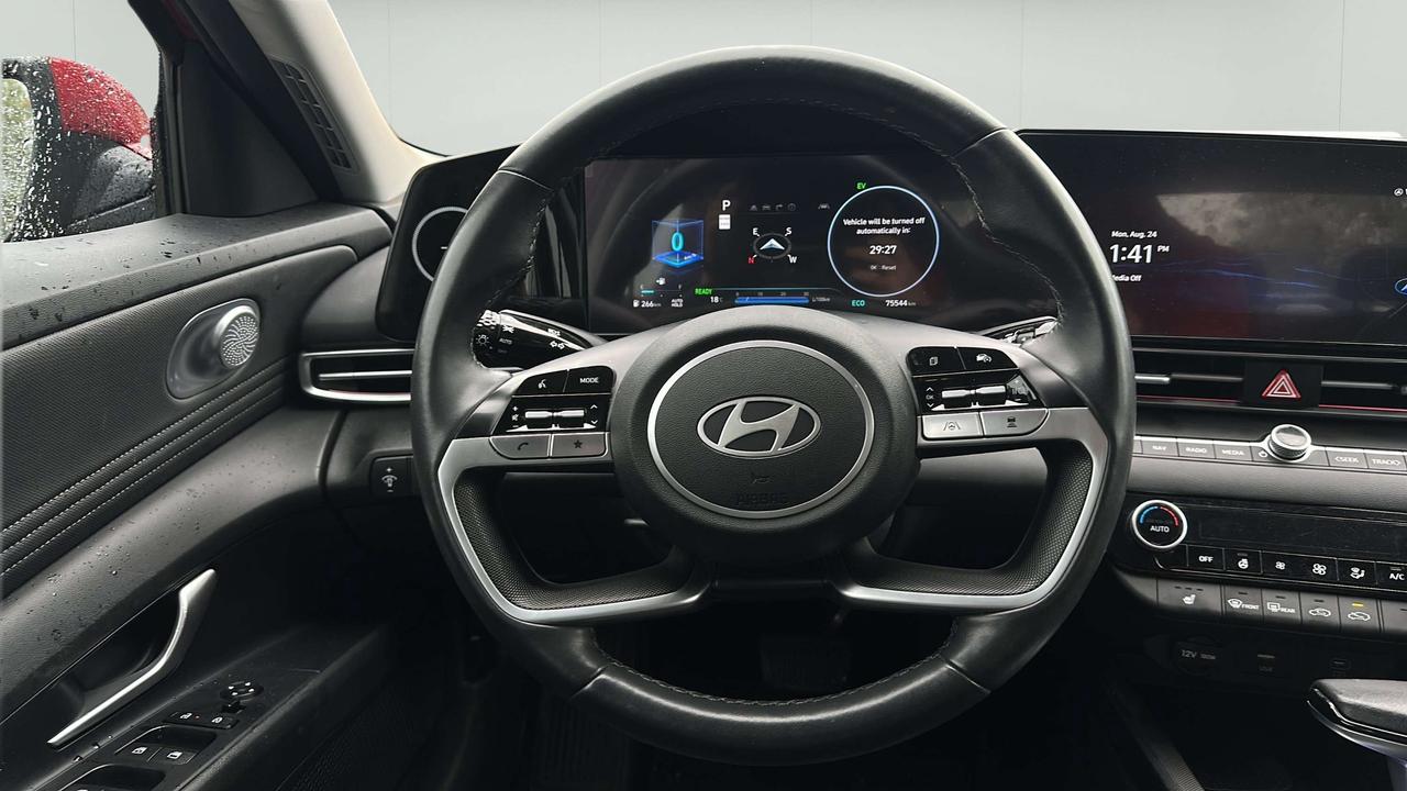 2024 Hyundai Elantra Luxury DCT Photo