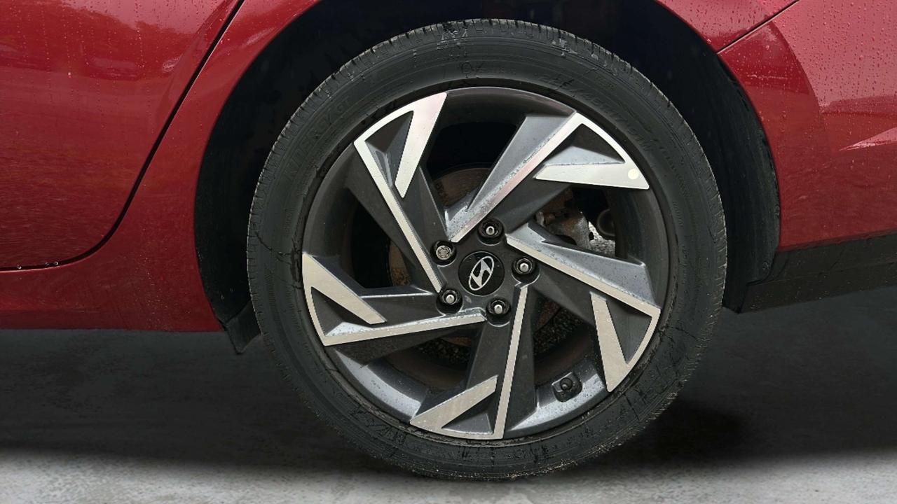 2024 Hyundai Elantra Luxury DCT Photo