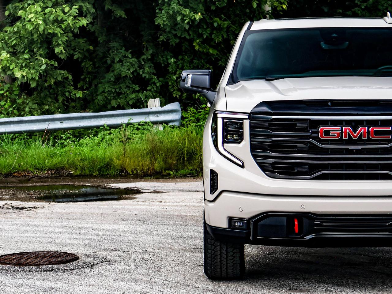 2026 GMC Sierra 1500 AT4 Photo3