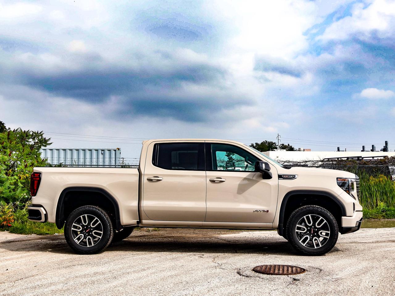 2026 GMC Sierra 1500 AT4 Photo2