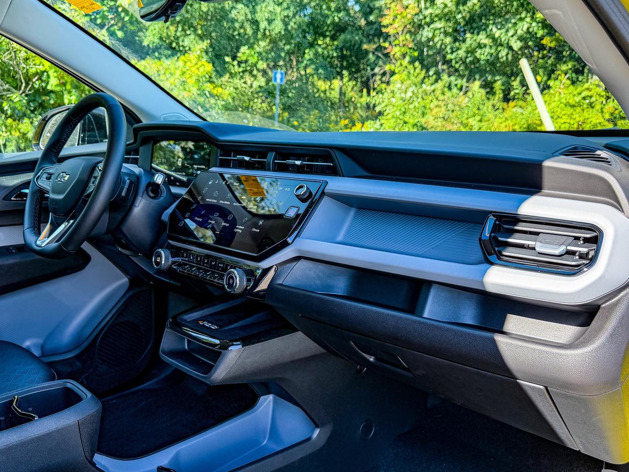 2027 Chevrolet Bolt RS Photo