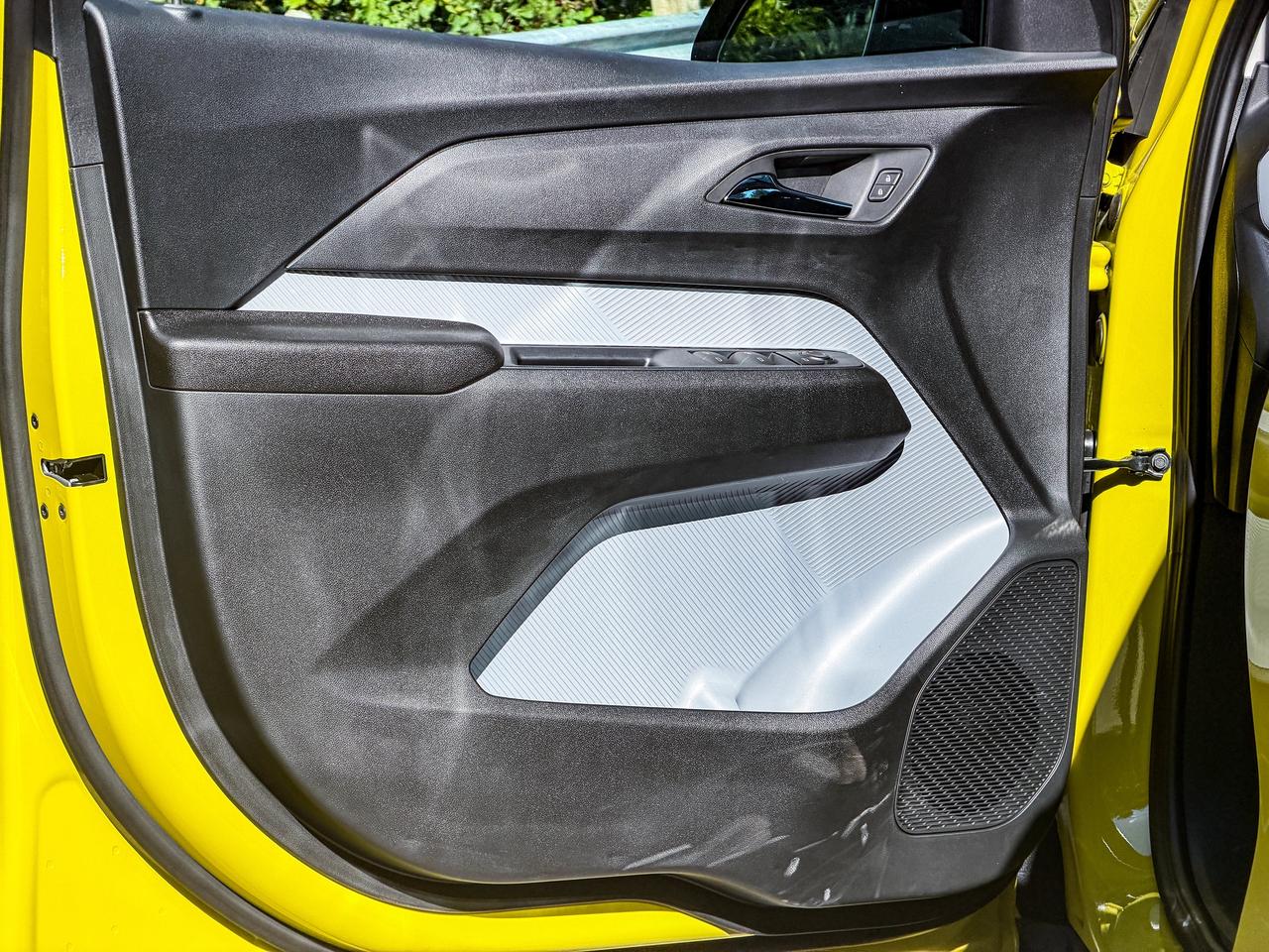 2027 Chevrolet Bolt RS Photo