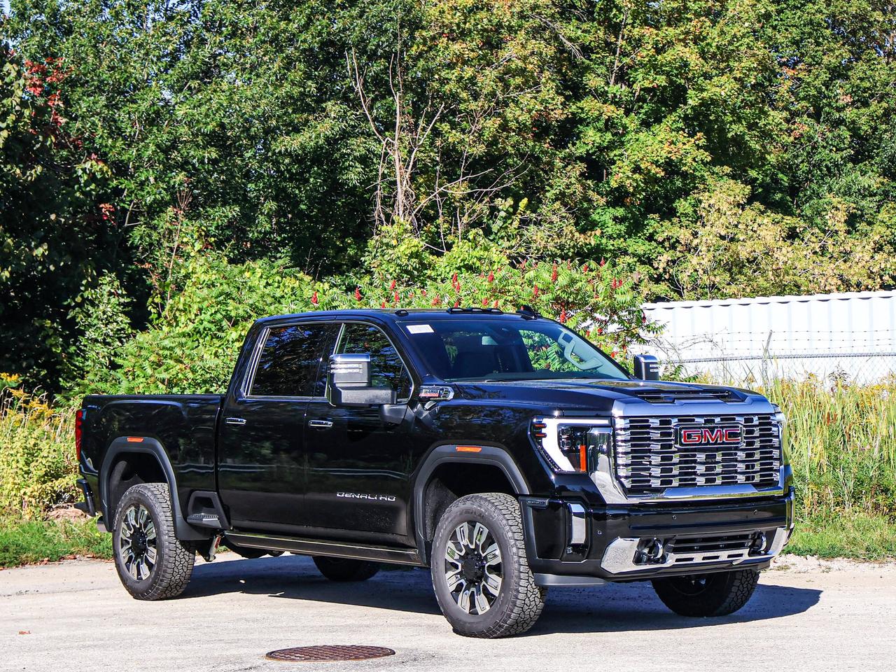 2026 GMC Sierra 3500HD Denali Photo3