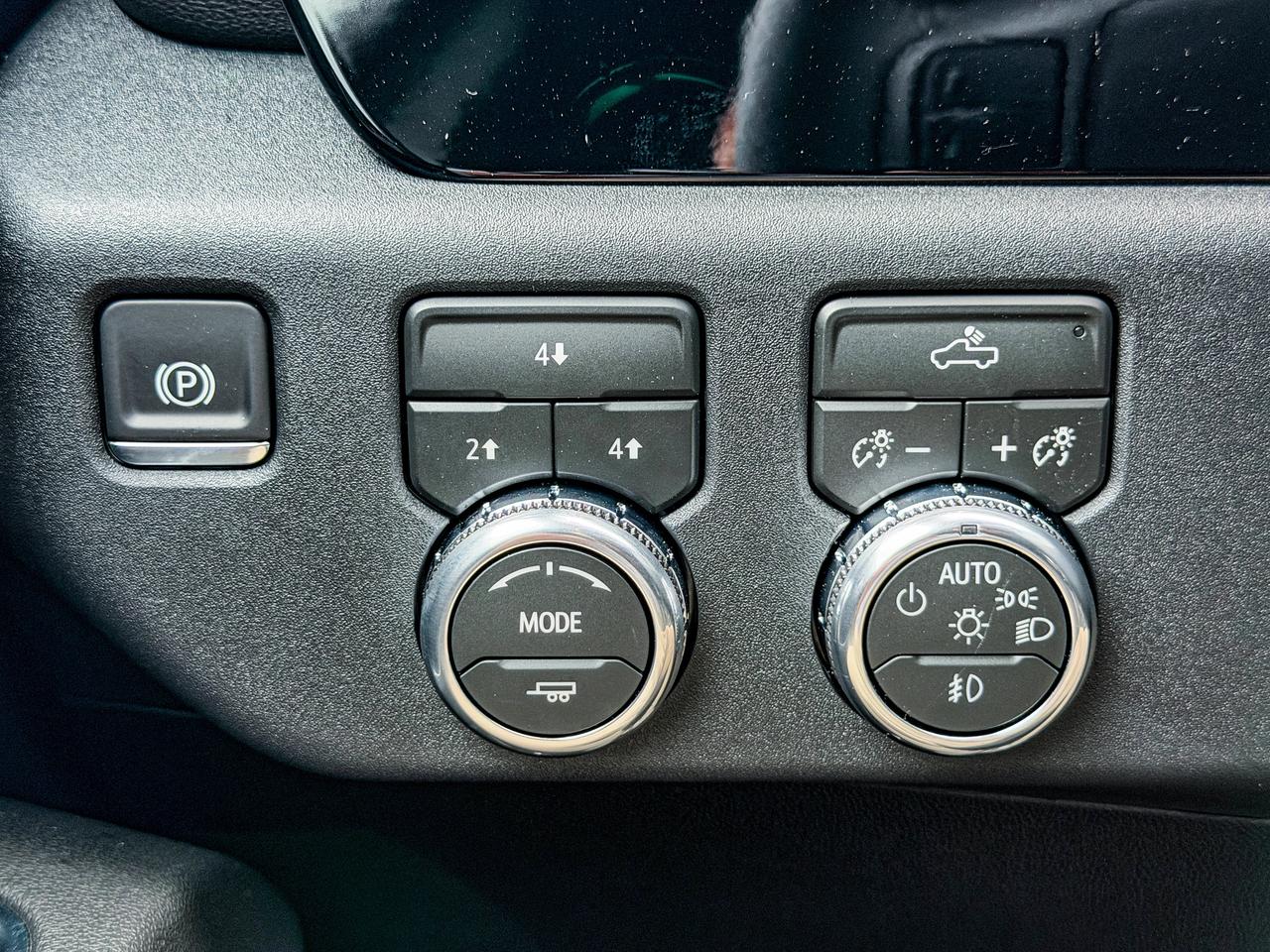 2026 GMC Sierra 3500HD SLE Photo