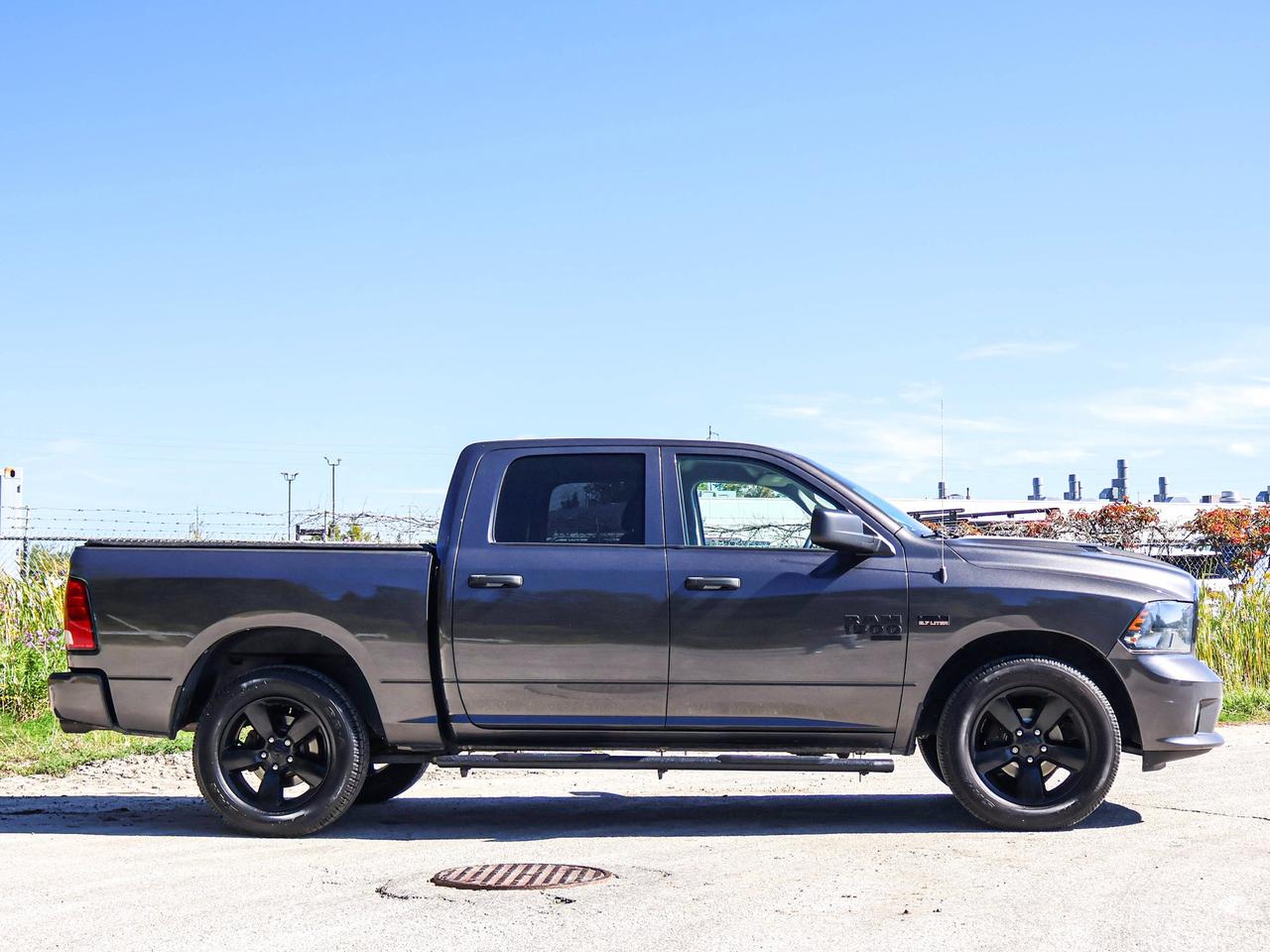 2022 RAM 1500 Classic EXPRESS Photo2