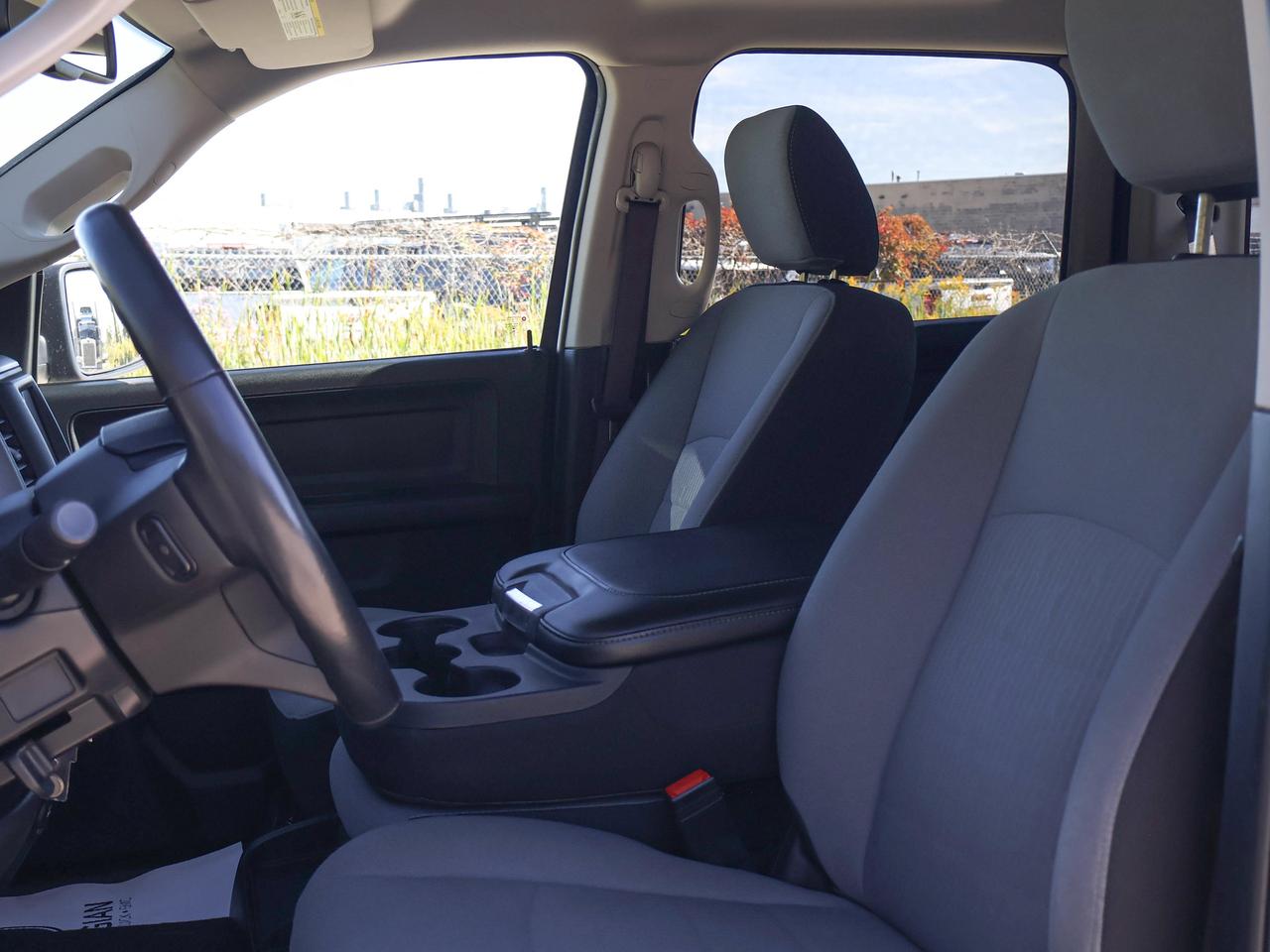 2022 RAM 1500 Classic EXPRESS Photo