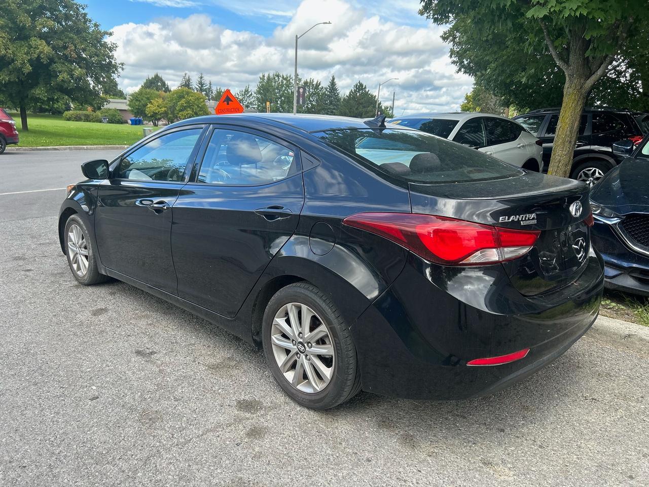 2015 Hyundai Elantra SE - LOW KM'S, SUNROOF, HEATED SEATS, AND MORE! Photo6