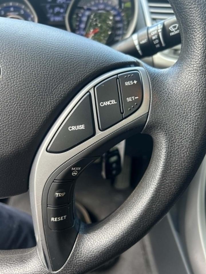 2015 Hyundai Elantra SE - LOW KM'S, SUNROOF, HEATED SEATS, AND MORE! Photo19