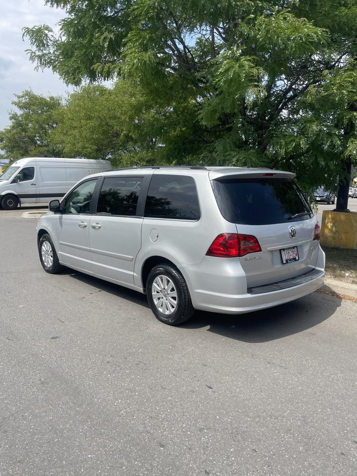 2009 Volkswagen Routan ONLY 159,000 KMS  POWER SLIDING DOORS Photo2