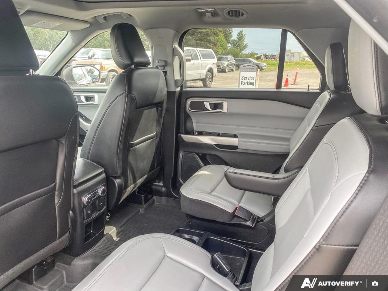 2021 Ford Explorer XLT SPORT PKG | TWIN PANEL MOONROOF Photo
