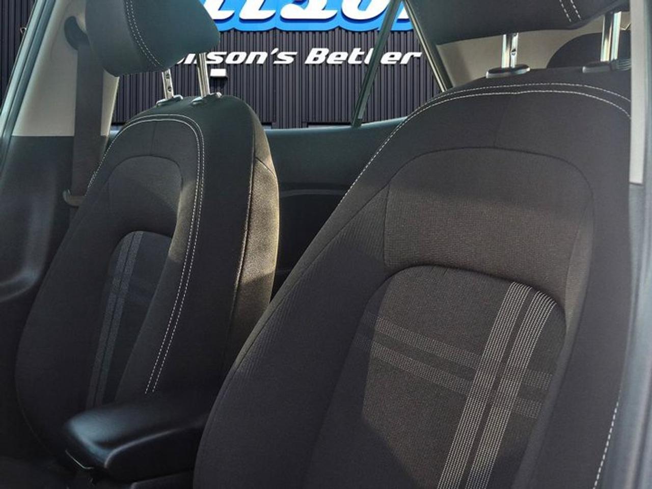 2025 Hyundai Venue Preferred | Heated Wheel + Seats | CarPlay + Android | Rear Camera | and More ! Photo