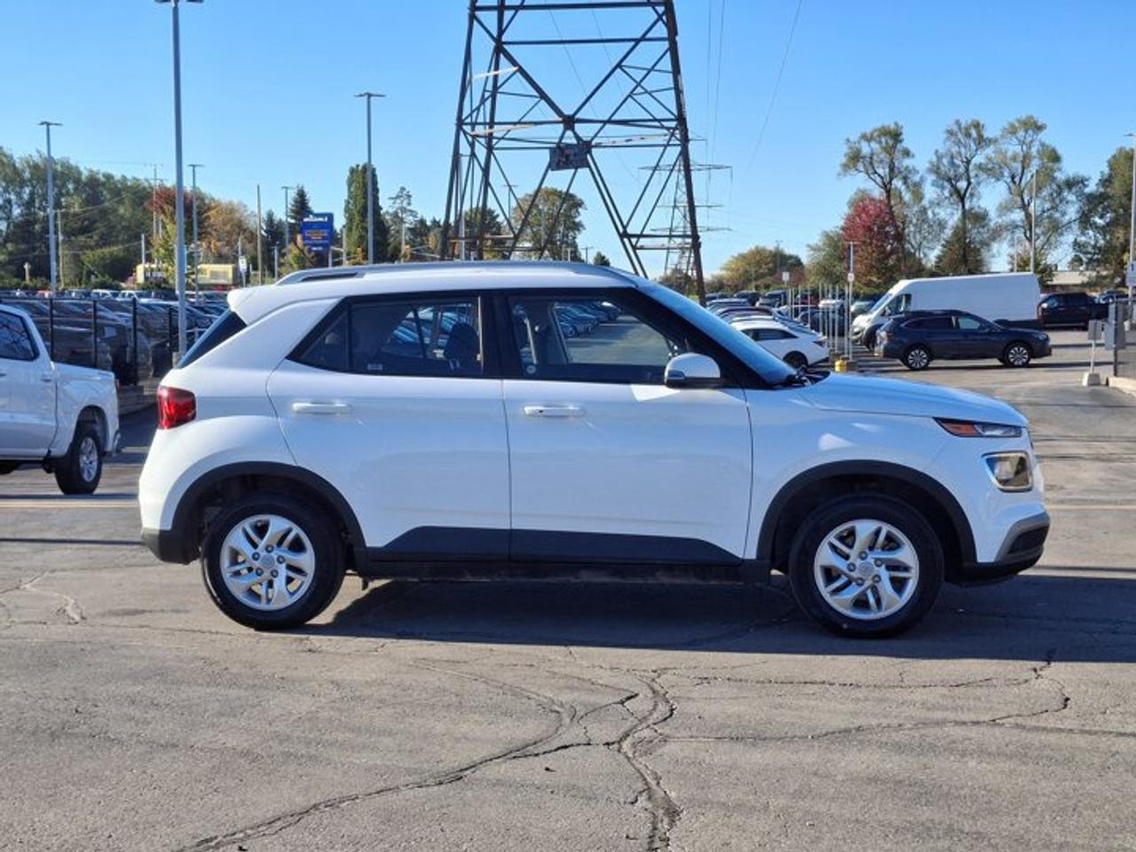2026 Hyundai Venue Preferred | Heated Wheel + Seats | BCW | RCCW | CarPlay + Android | Rear Camera | and More ! Photo
