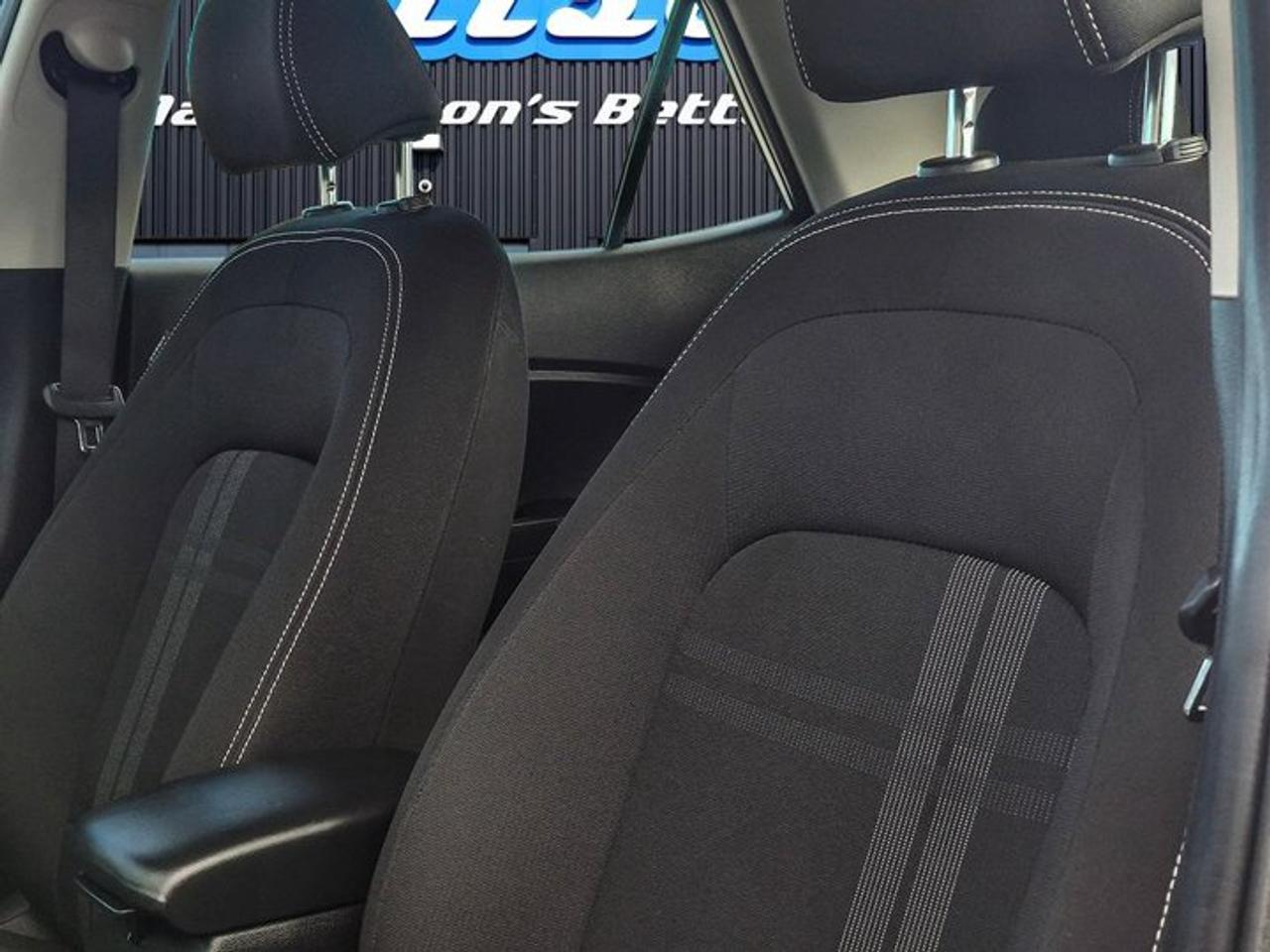 2025 Hyundai Venue Preferred | Heated Wheel + Seats | CarPlay + Android | Rear Camera | and More ! Photo