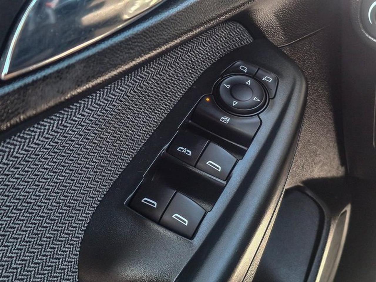 2021 Chevrolet TrailBlazer LT AWD | Heated Seats | CarPlay + Android | Remote Start | Blind Spot | Rear Cam | and More ! Photo