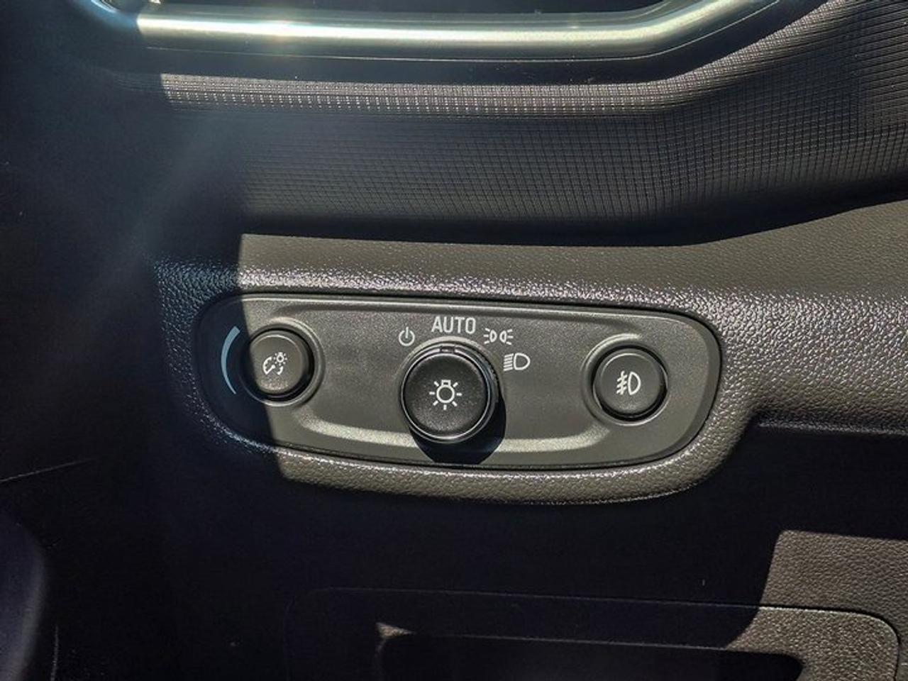 2021 Chevrolet TrailBlazer LT AWD | Heated Seats | CarPlay + Android | Remote Start | Blind Spot | Rear Cam | and More ! Photo