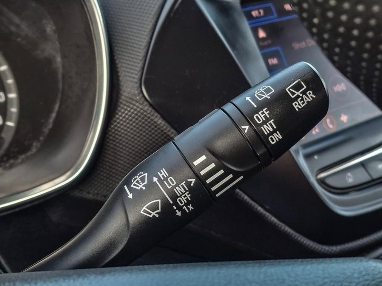 2021 Chevrolet TrailBlazer LT AWD | Heated Seats | CarPlay + Android | Remote Start | Blind Spot | Rear Cam | and More ! Photo