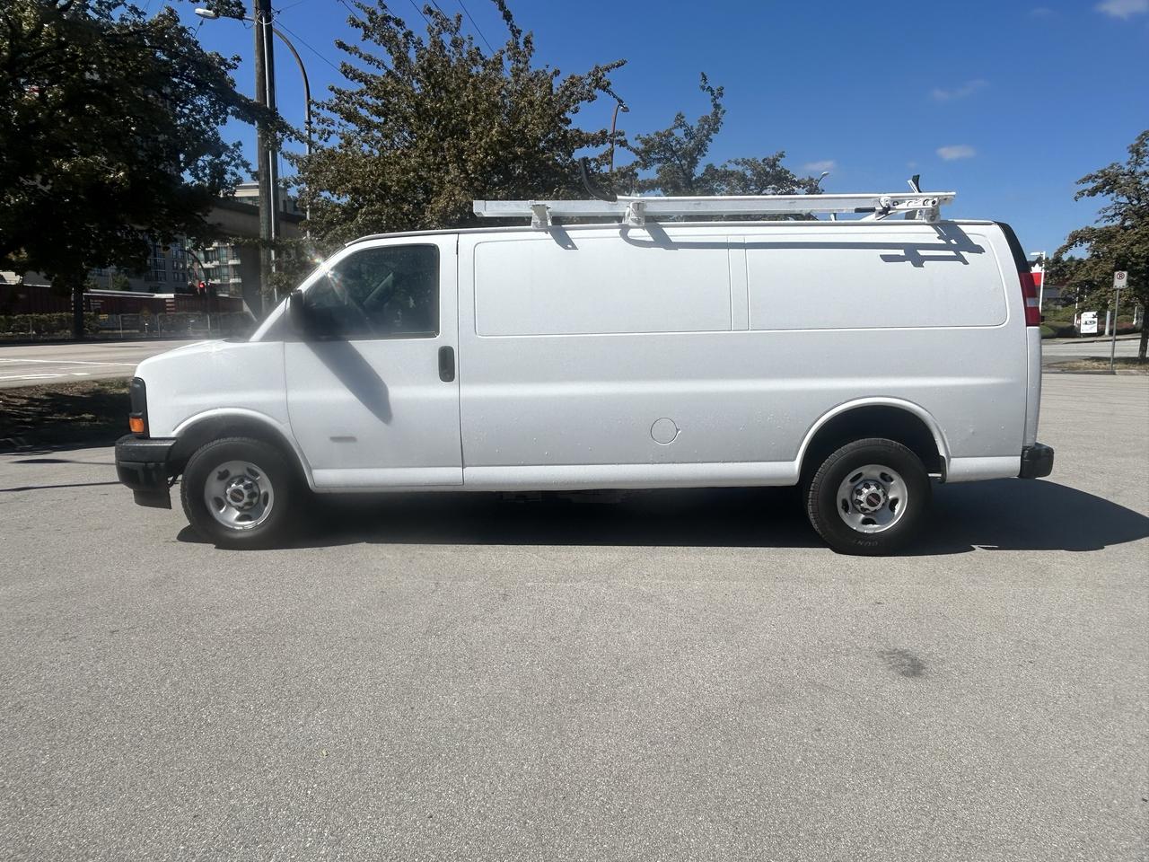 2017 GMC Savana Cargo Van  - Photo #2