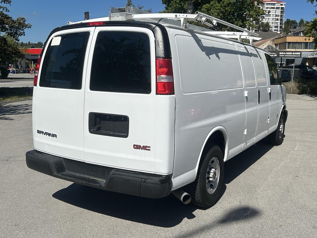 2017 GMC Savana Cargo Van  - Photo #6