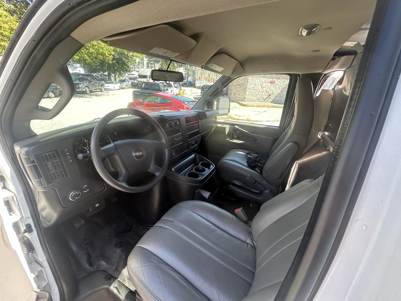 2017 GMC Savana Cargo Van  Photo