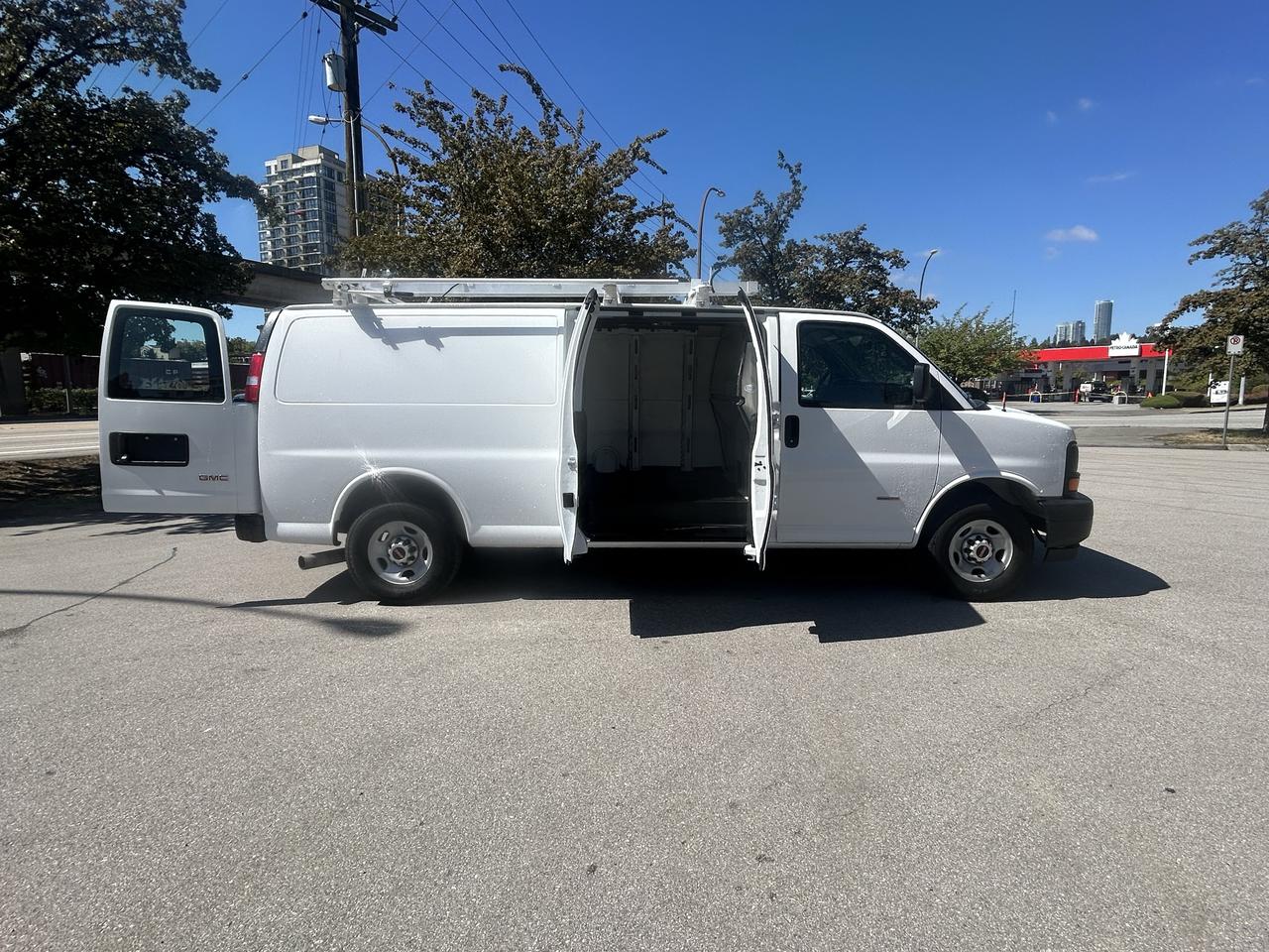 2017 GMC Savana Cargo Van  Photo