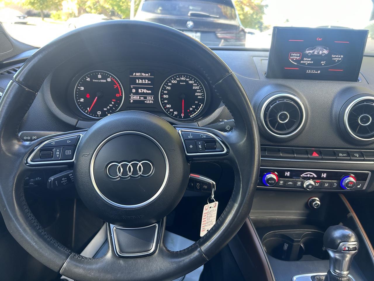 2015 Audi A3 KOMFORT, HEATED SEATS, SUNROOF, BLUETOOTH & MORE!! Photo
