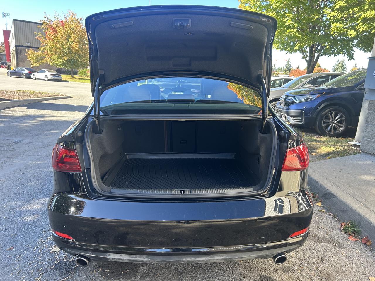 2015 Audi A3 KOMFORT, HEATED SEATS, SUNROOF, BLUETOOTH & MORE!! Photo