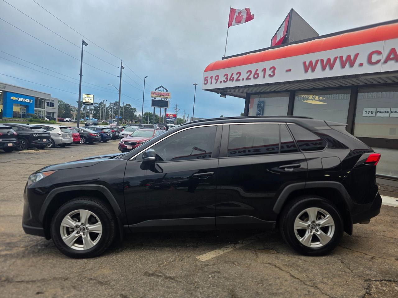 2019 Toyota RAV4 XLE AWD | Accident Free | Sunroof | BSM | Power Seats Photo5