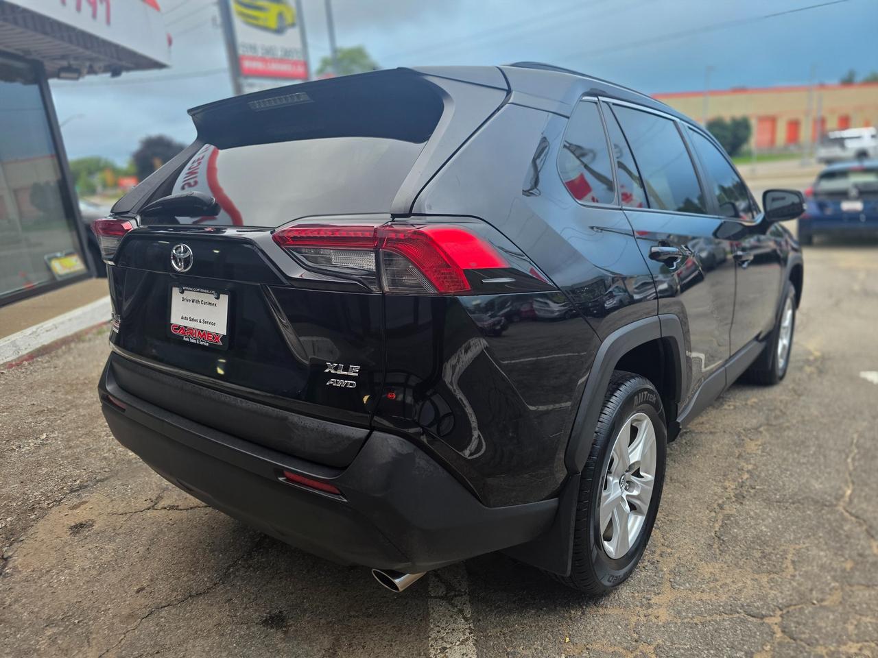 2019 Toyota RAV4 XLE AWD | Accident Free | Sunroof | BSM | Power Seats Photo