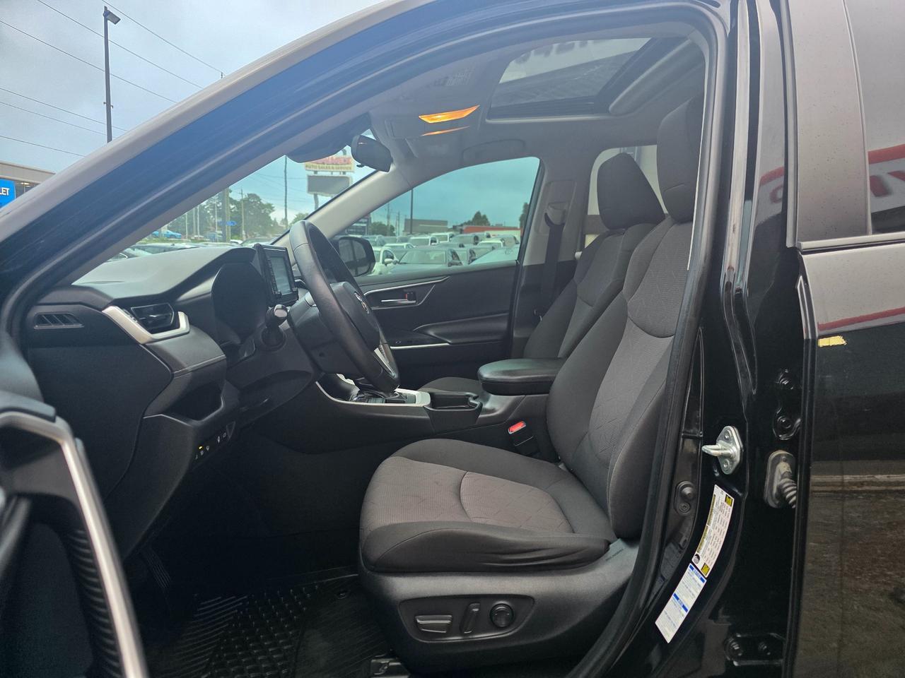 2019 Toyota RAV4 XLE AWD | Accident Free | Sunroof | BSM | Power Seats Photo