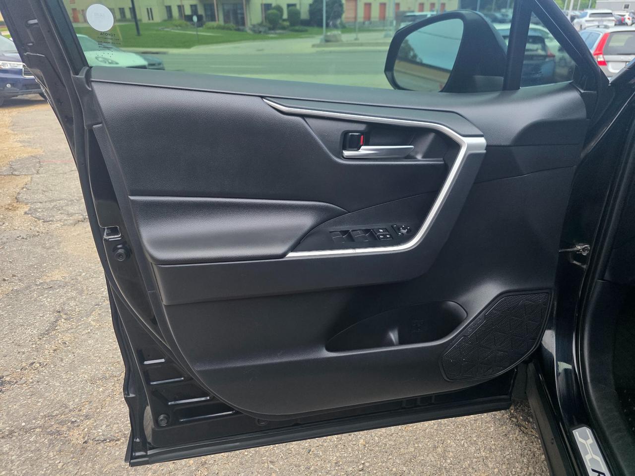 2019 Toyota RAV4 XLE AWD | Accident Free | Sunroof | BSM | Power Seats Photo
