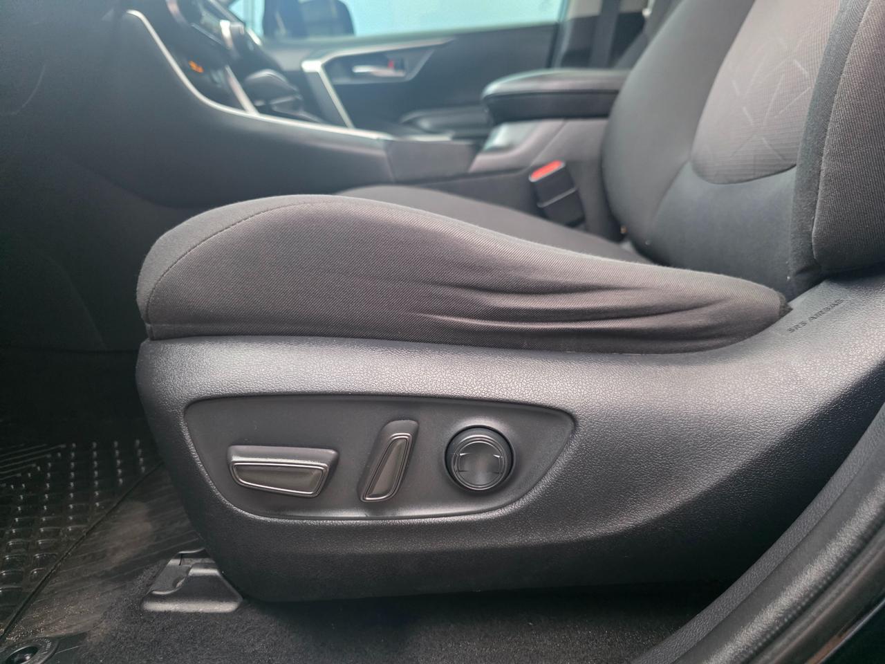 2019 Toyota RAV4 XLE AWD | Accident Free | Sunroof | BSM | Power Seats Photo