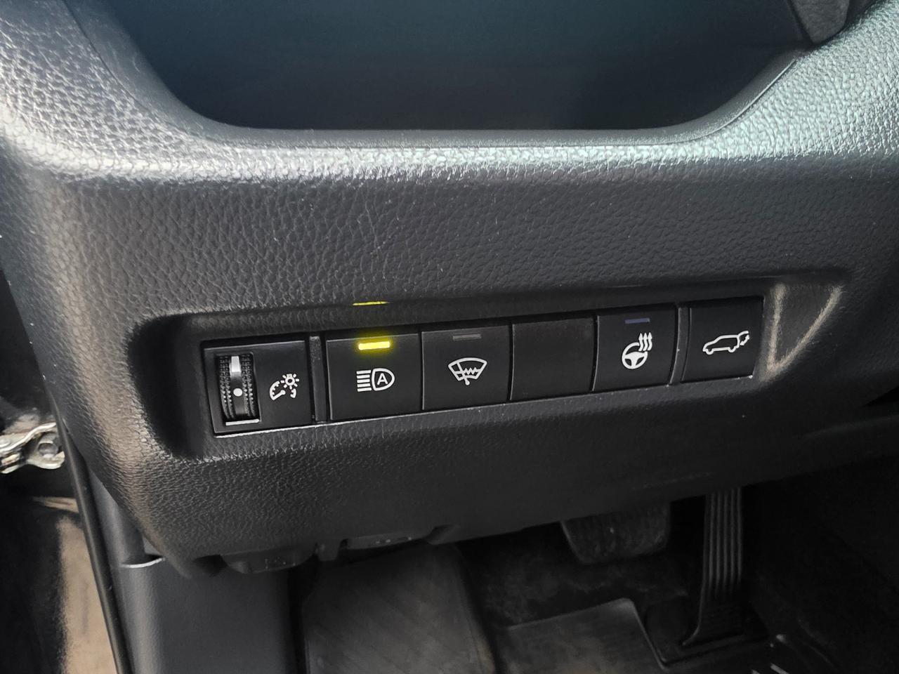 2019 Toyota RAV4 XLE AWD | Accident Free | Sunroof | BSM | Power Seats Photo