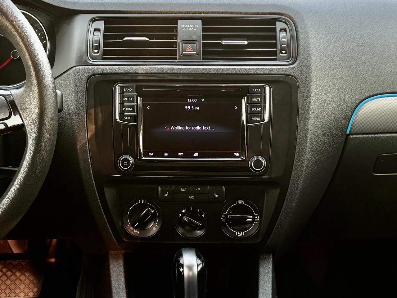 2017 Volkswagen Jetta FINANCING AVAILABLE Photo13