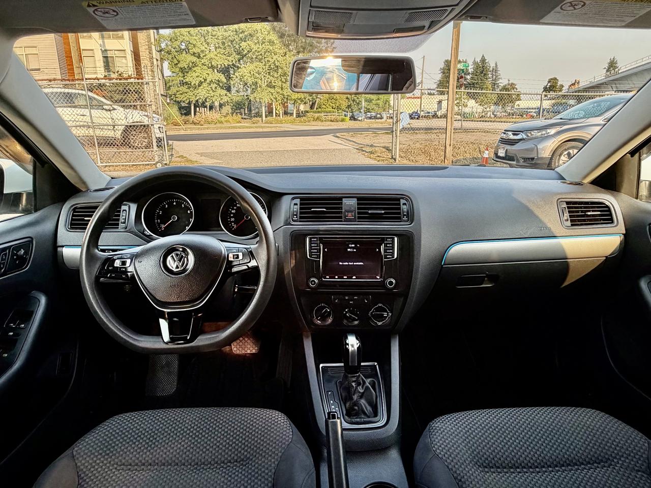 2017 Volkswagen Jetta FINANCING AVAILABLE Photo10