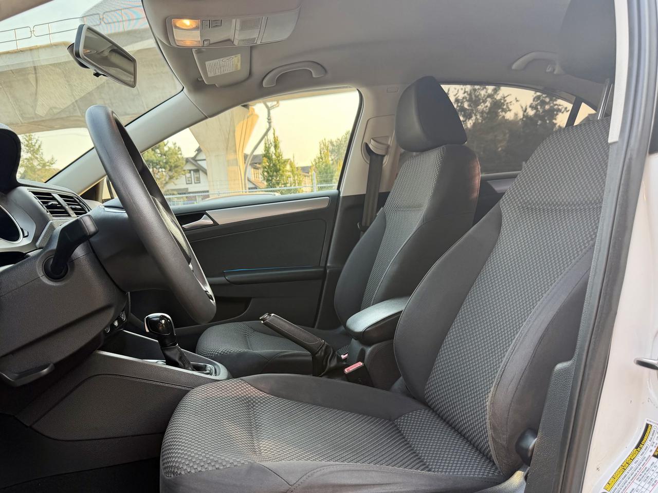 2017 Volkswagen Jetta FINANCING AVAILABLE Photo9